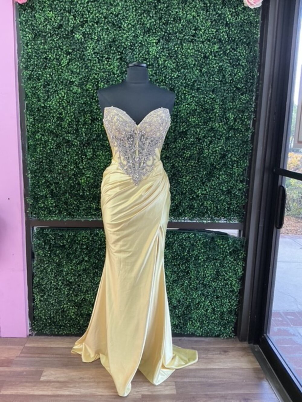 La Divine, Yellow Prom, Size 6